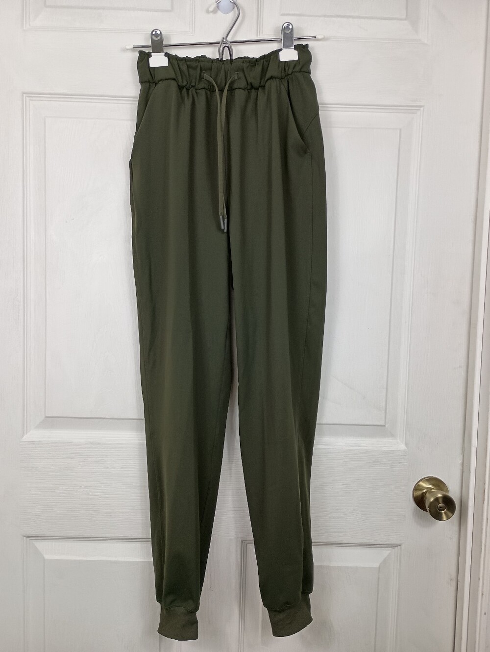 Lululemon Jogger Pants Womens Dark Olive Stretch High Rise Relaxed Fit Pckts 28"